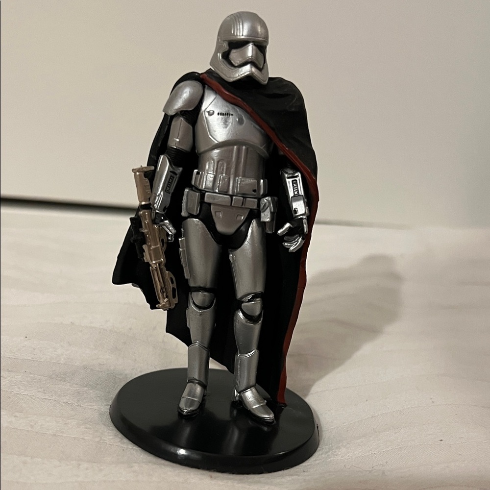 Star Wars Action Figures Set - Black, White, Red, Brown - Picture 10 of 11